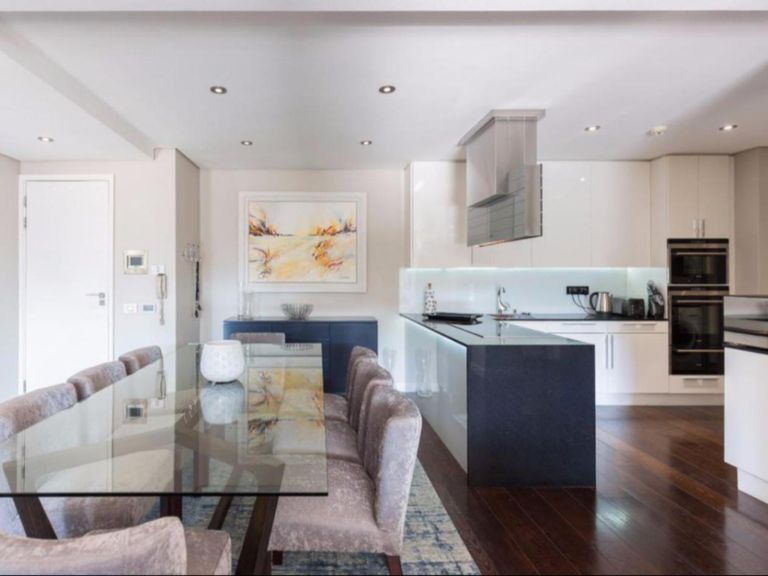 Dining area - Room