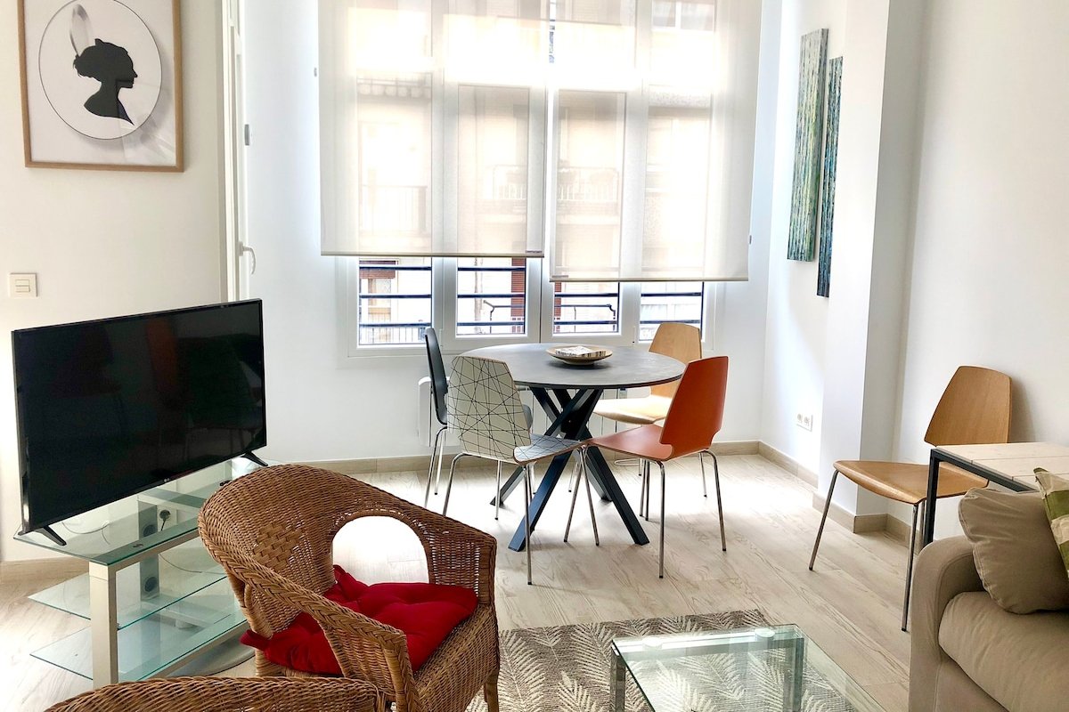 Foodies Location. Surf. Netflix 3 BDR gallery image 2