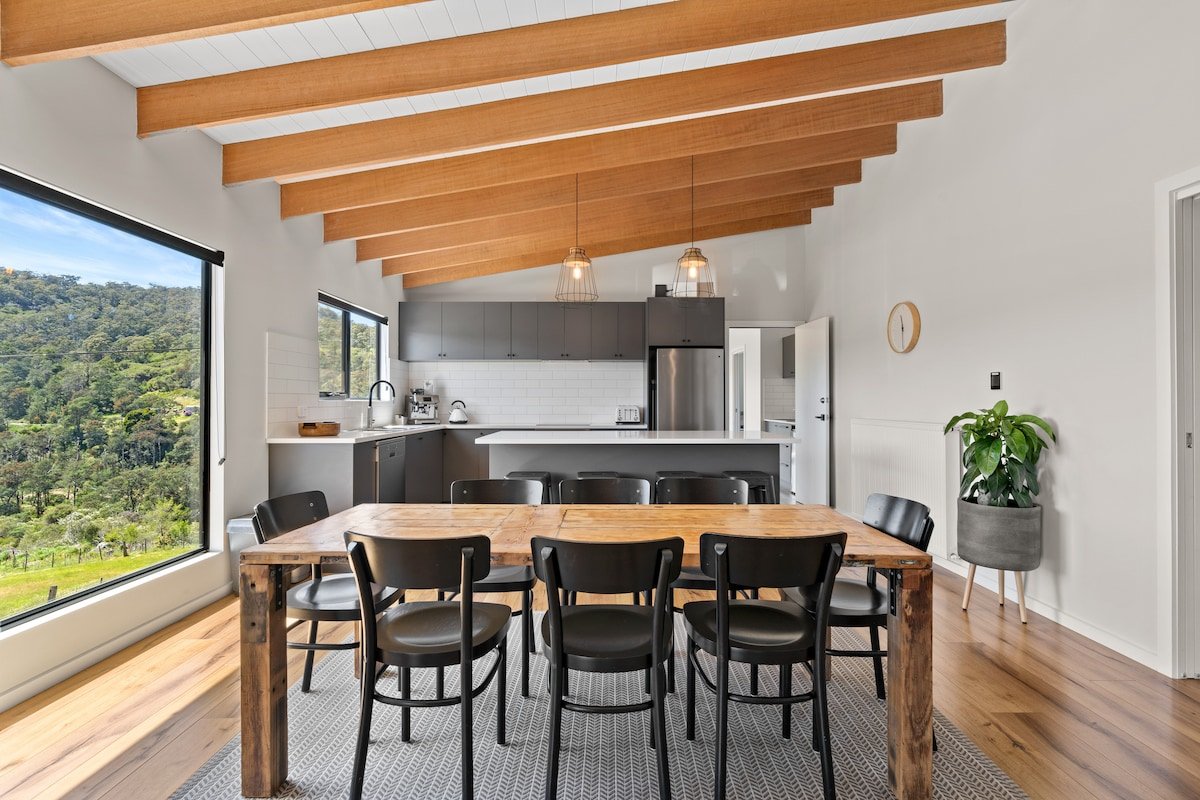 The Derby Lodge, 3 bedroom retreat! Ideal Location gallery image 4