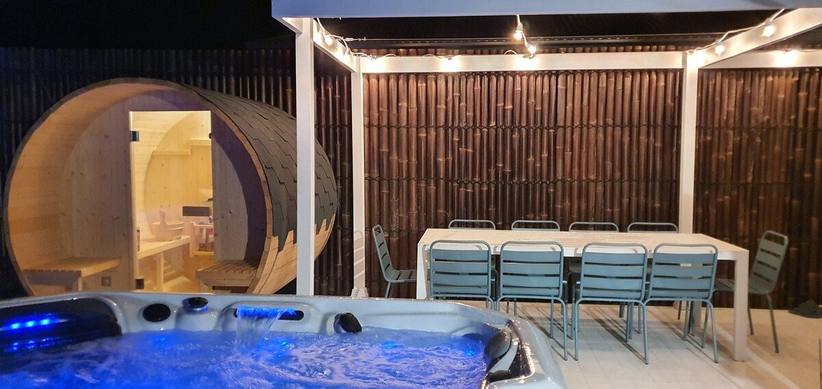 “The Queen” Exquisite house with Private chef gallery image 4