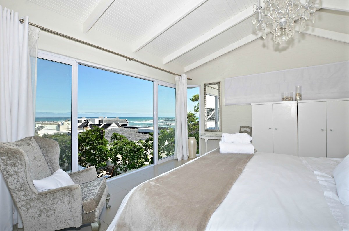 Blouberg Luxury Beach House Steps from the Beach gallery image 5