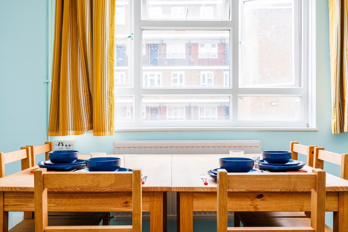 Large 3 bedroom Shoreditch flat gallery image 3