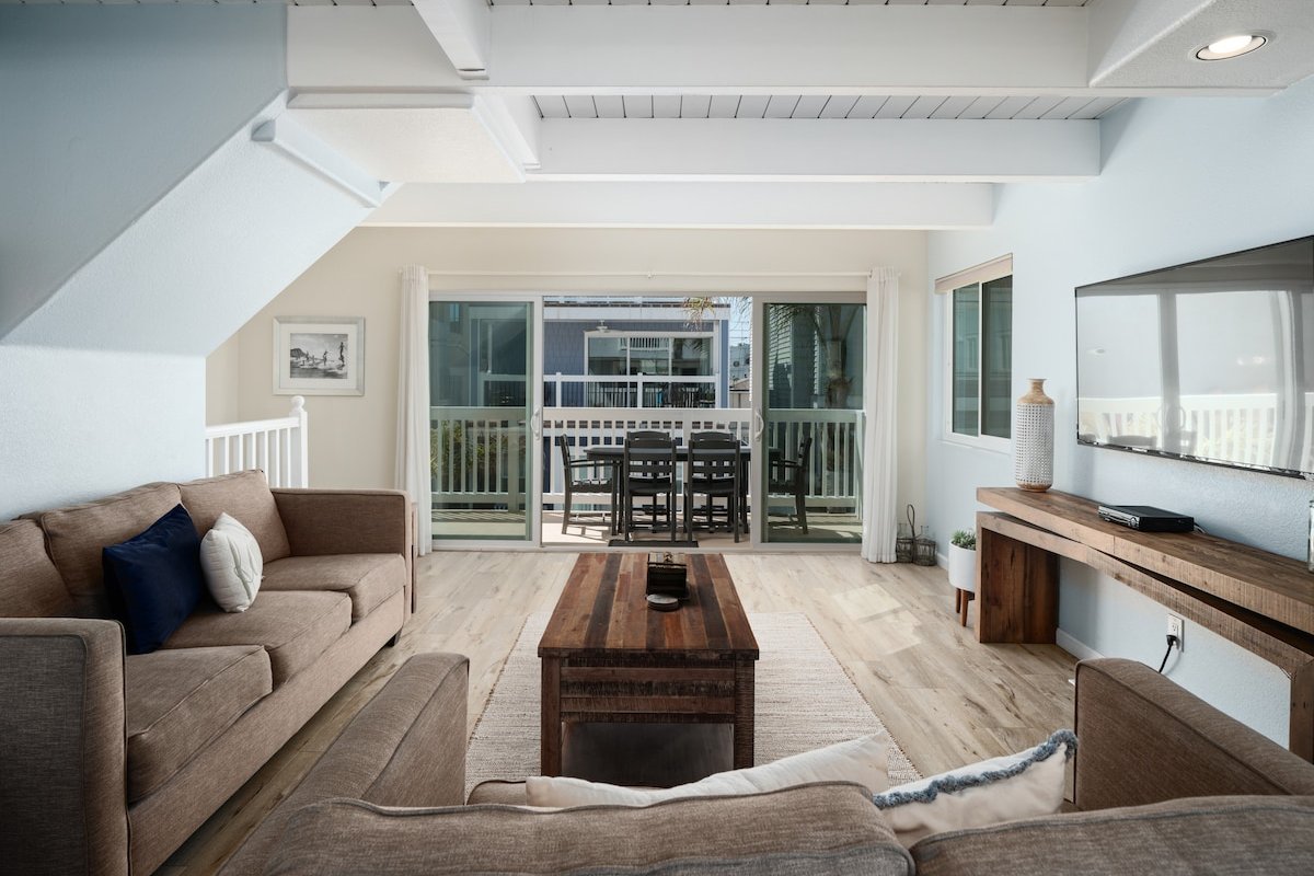 Mission Beach Retreat | Outdoor Areas, AC, Parking gallery image 3