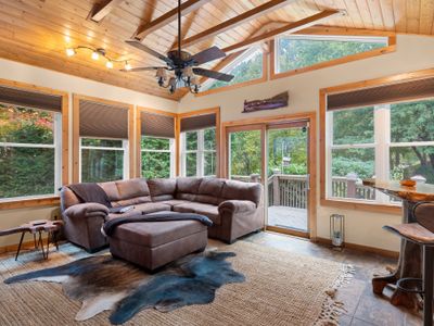 Asheville 5BR Retreat GameRoom, Hot Tub, Fire Pit