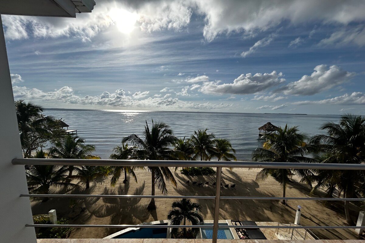 Breathtaking Beach Villa gallery image 4