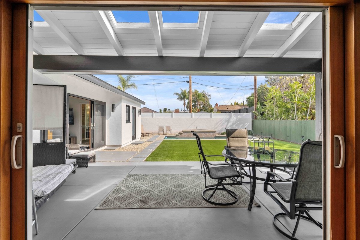 Toluca Lake Getaway Home gallery image 5