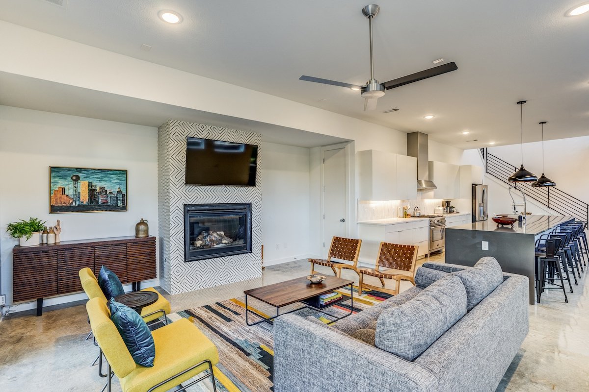 Pool, 4 bedroom modern home in the heart of Dallas gallery image 2