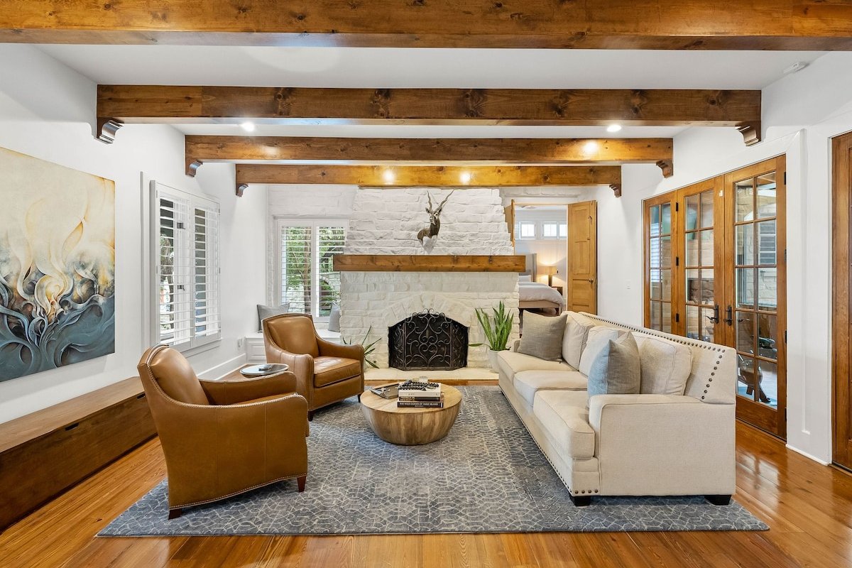 Luxury Lake Austin: Pool, Hot Tub & Boat Dock gallery image 5