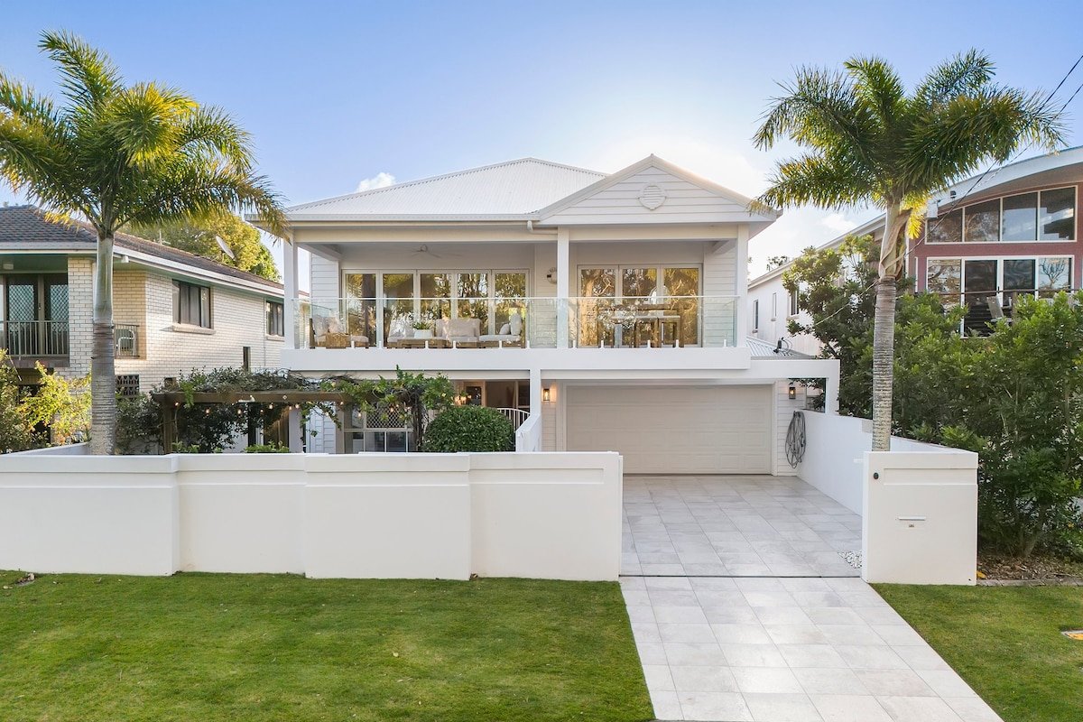 Premium Beach Front House – Pool, Large Deck gallery image 3