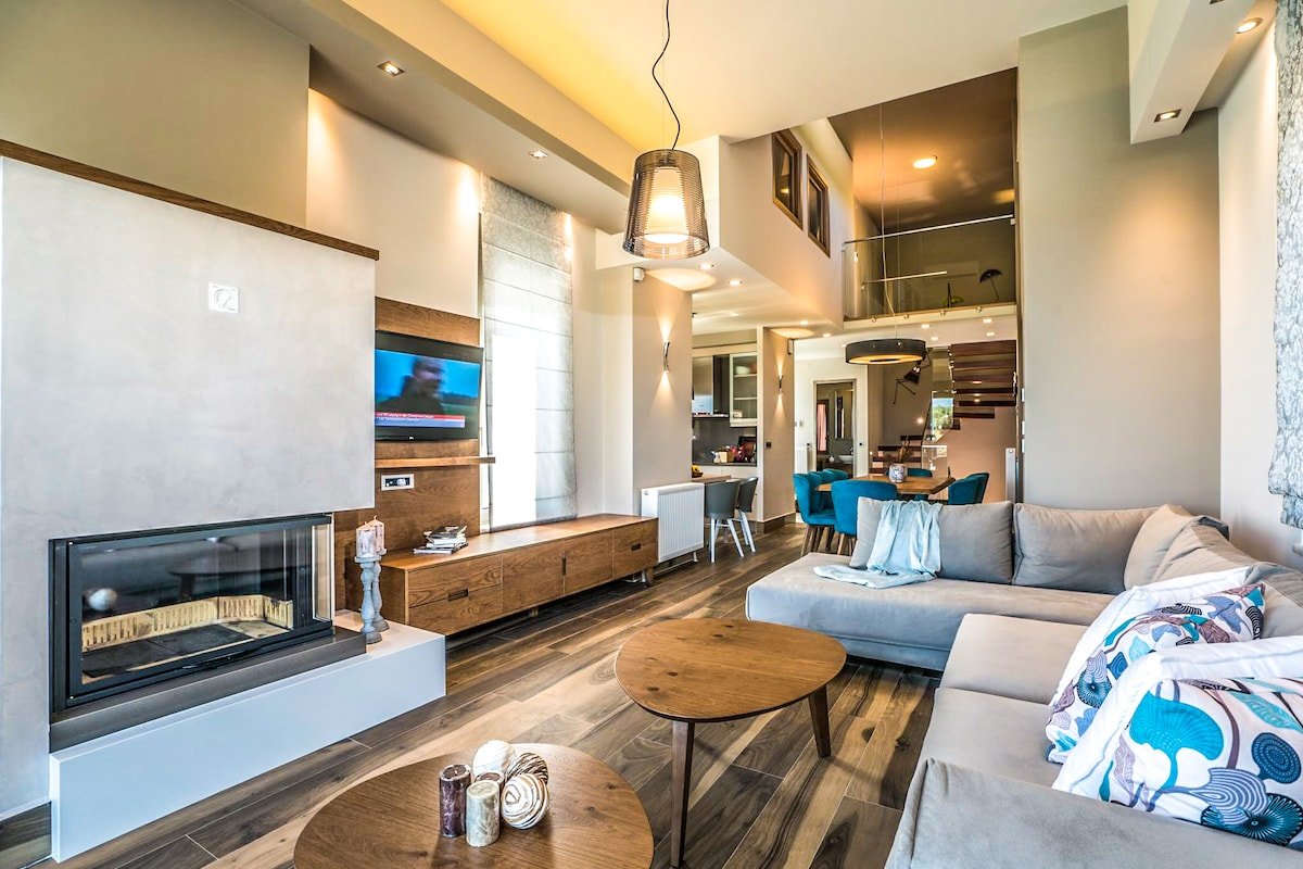 3′ to Beach/8 Bedrooms/ 2 Pools/ Game Rooms / Gym gallery image 5