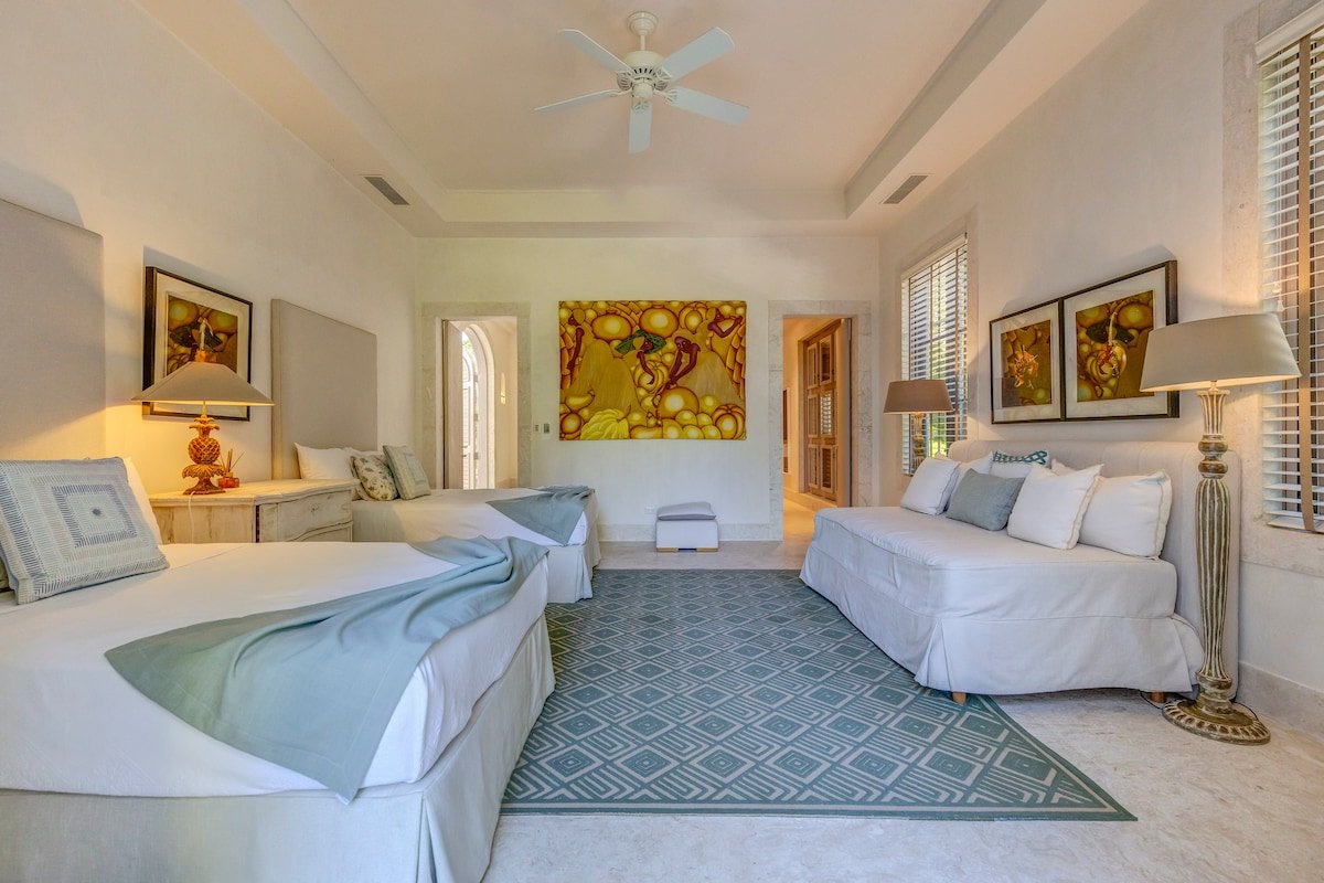 Corales 114 – Stunning Marble Estate Villa gallery image 3