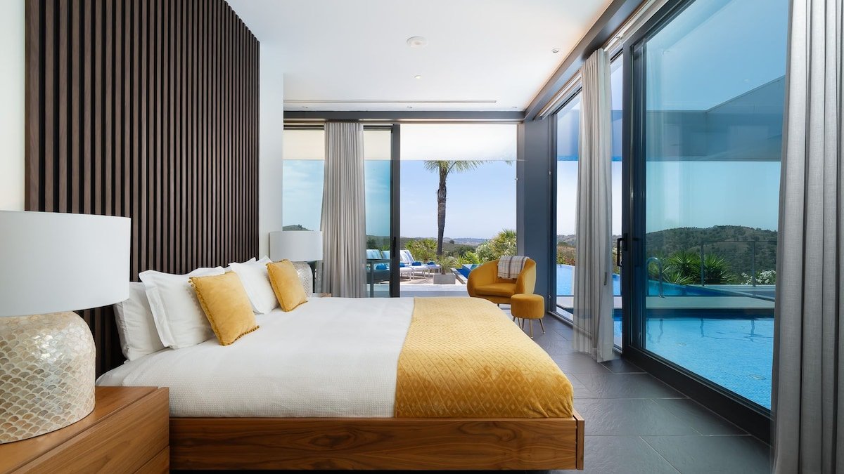 Villa Sernadinha in Lagos by LovelyStay gallery image 2