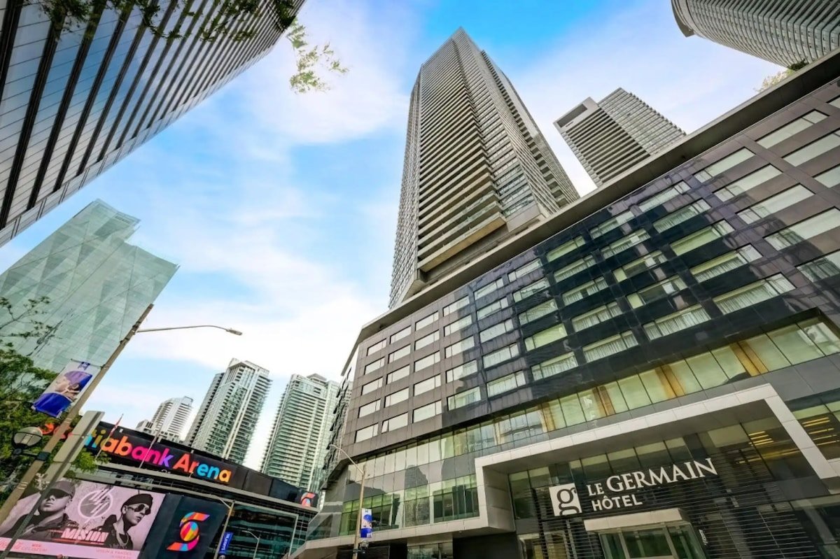 Skyline Waterfront 2BR + 2BA w/ Parking near MTCC gallery image 3