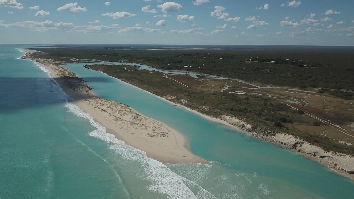 Broome “Wavehouse”Beach Retreat gallery image 5