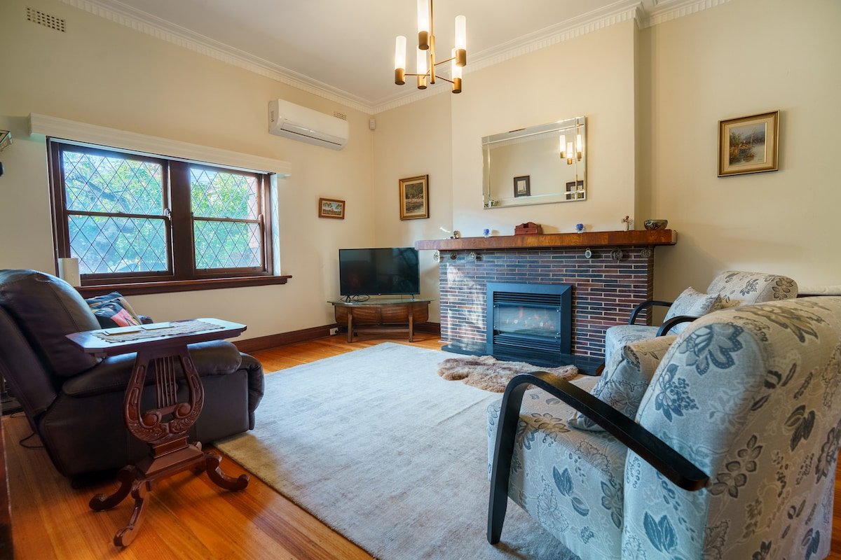 Elegant Caulfield North Family Home gallery image 5