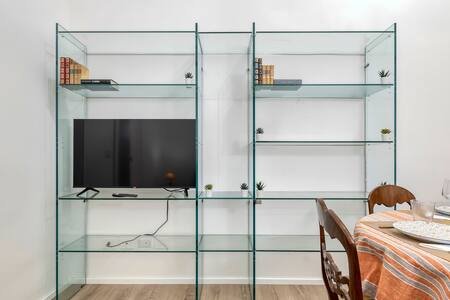 Modernità e Fascino Antico tra le Torri gallery image 5