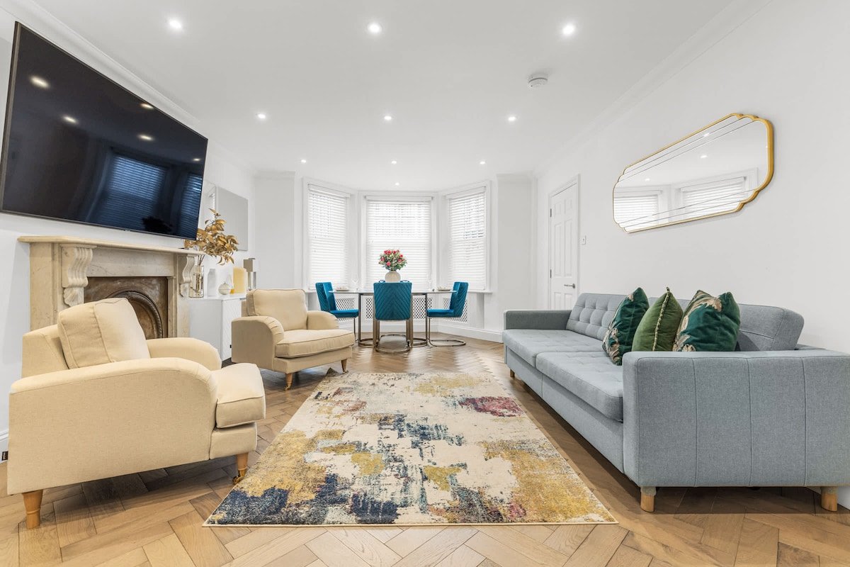 The Kensington Residence gallery image 2