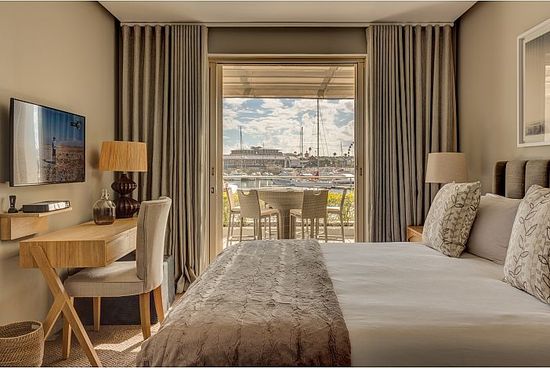 Photo 5 of Penrith 004 accommodation in V&A Waterfront, Cape Town with 3 bedrooms and 3 bathrooms