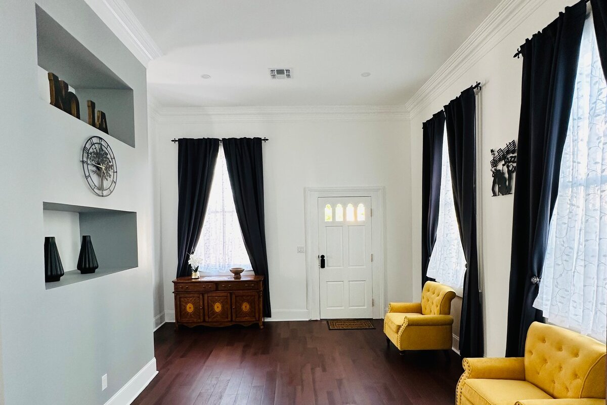 The Luxurious French Quarter Home. gallery image 3