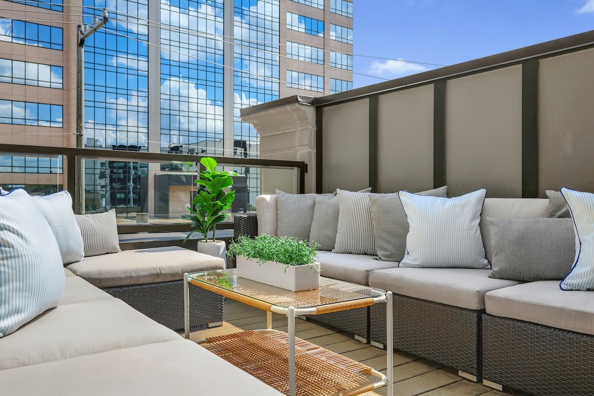 The Vanderbilt House – 1 mi to Broadway/7 Beds! gallery image 5