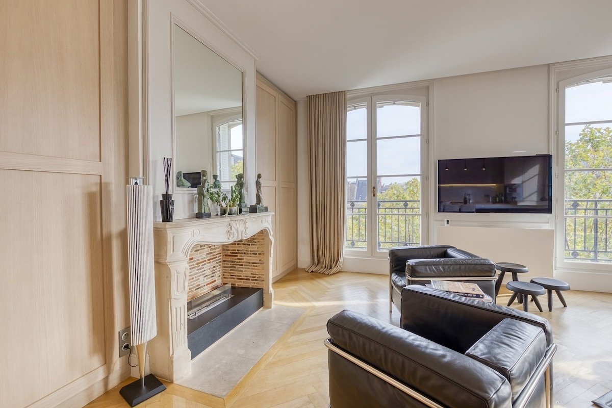 Saint Michel elegant flat 3 BR gallery image 5