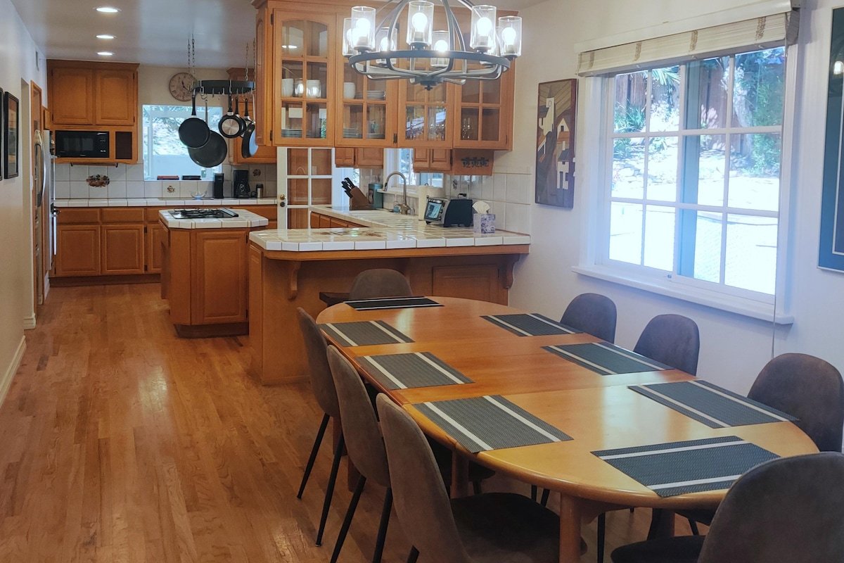 Walk to Universal! Resort-Style Home gallery image 3