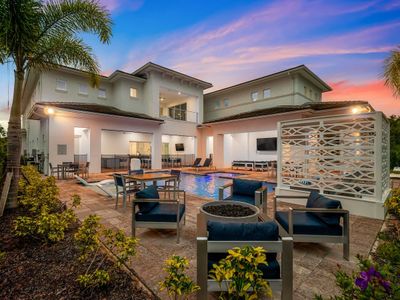 Fairway Tropic Oasis: Themed Rooms, Arcade, Golf