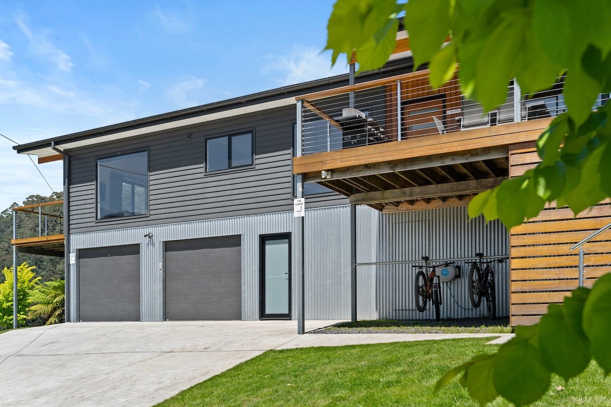 The Derby Lodge, 3 bedroom retreat! Ideal Location gallery image 2