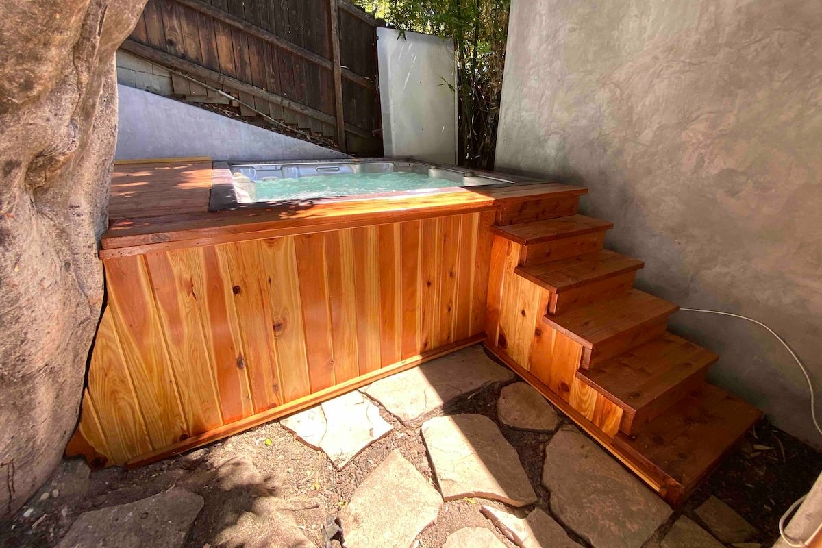 Contemporary Vintage with Great View gallery image 3