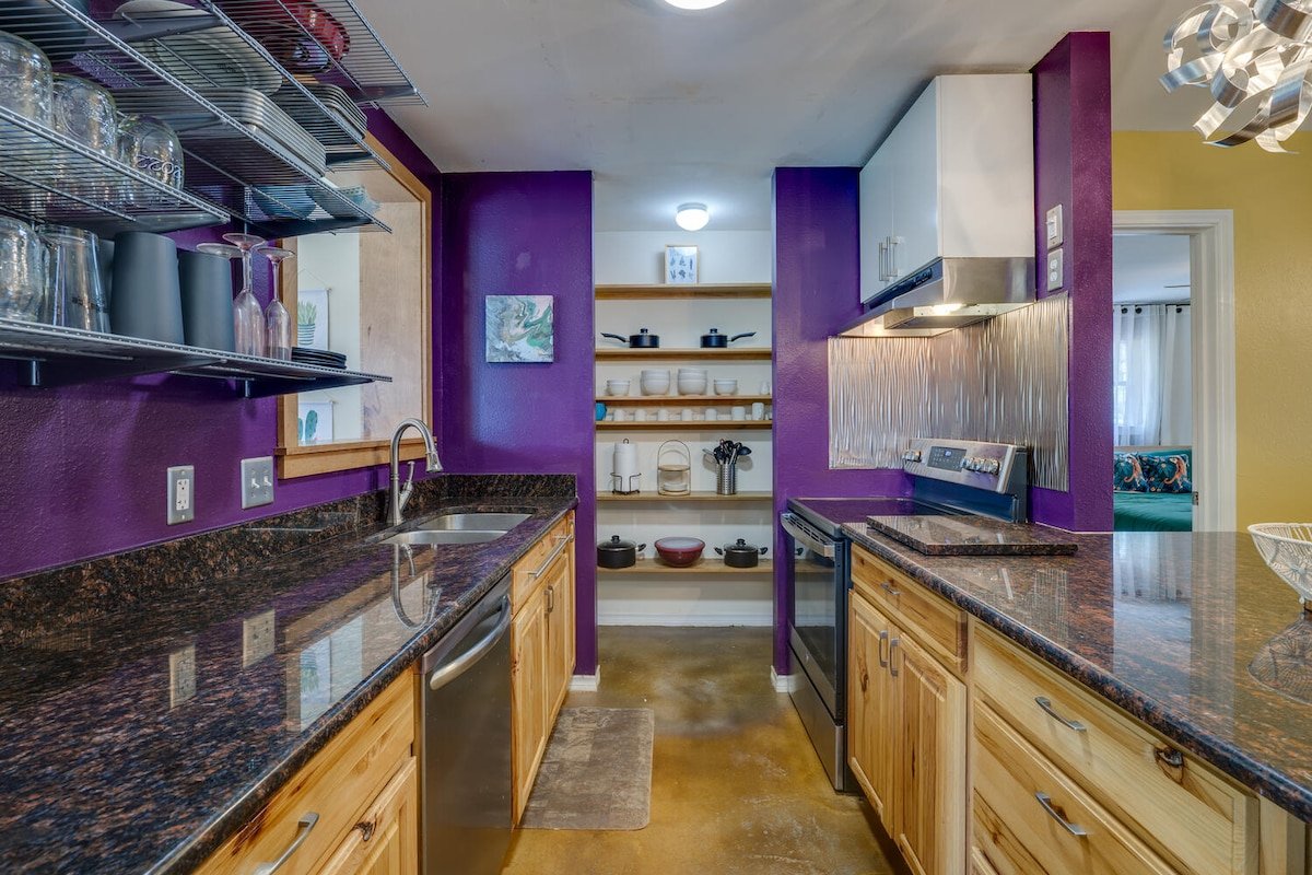 Two-Home Heart of Austin Compound & Karaoke Lounge gallery image 4