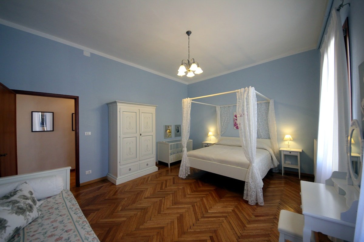 Luxury home with terraces, jacuzzi, Venice gallery image 5