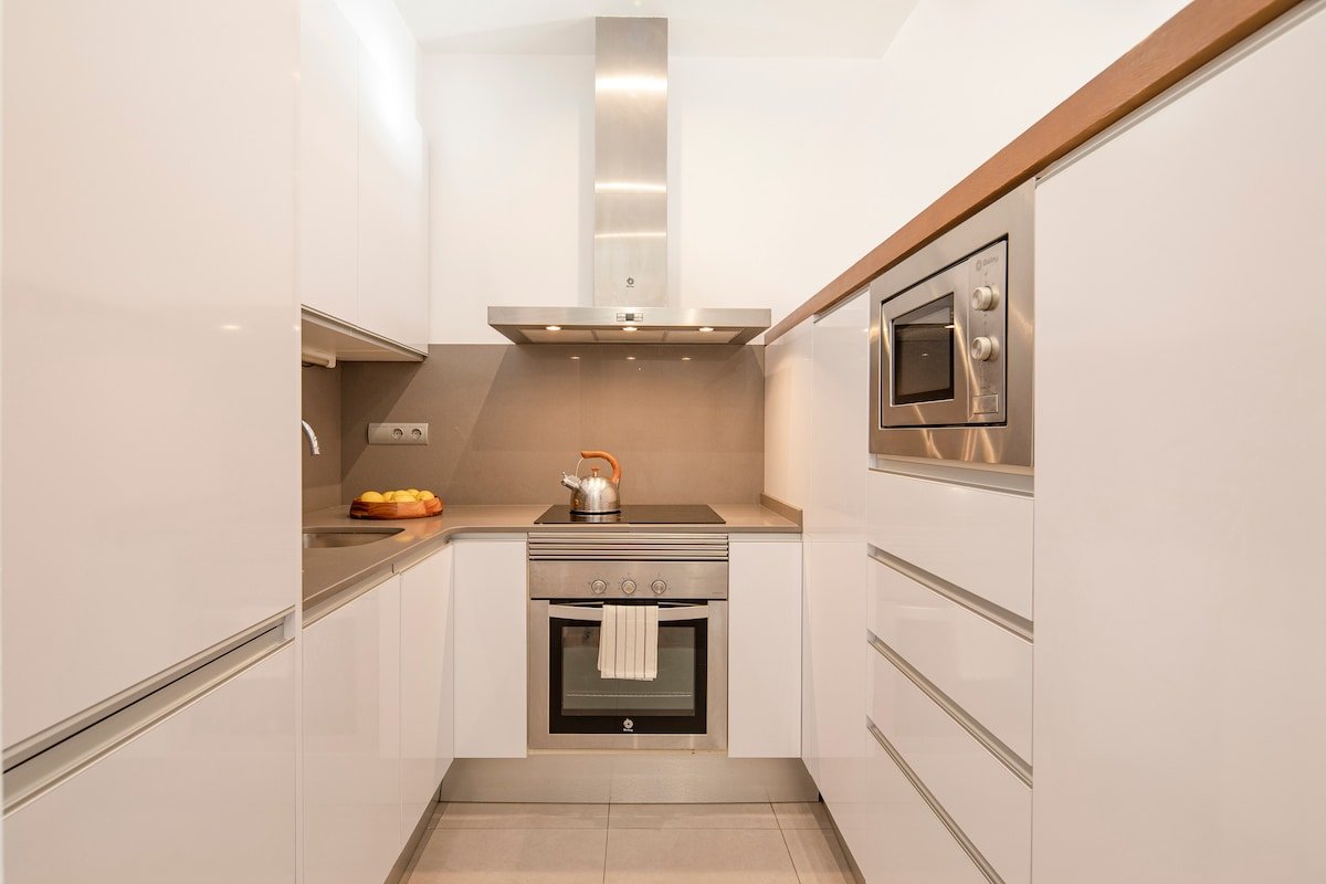 Elegant, recently renovated, trendy Bcn area gallery image 5