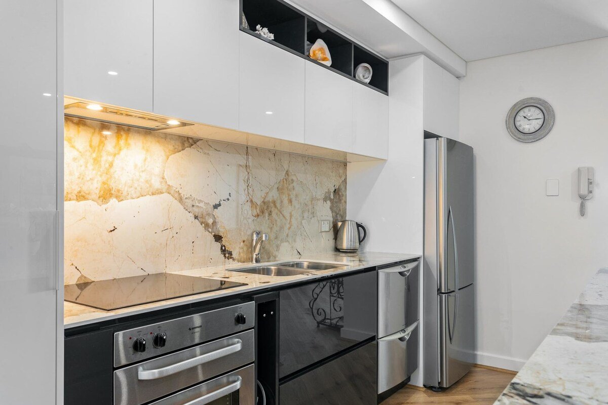 Apartment M305 – a popular beachside apartment! gallery image 3