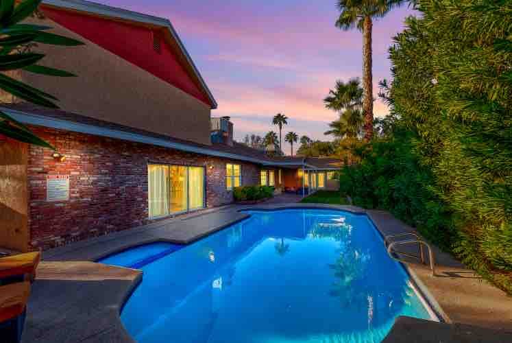 Newly updated! Huge house, pool & spa, licensed!