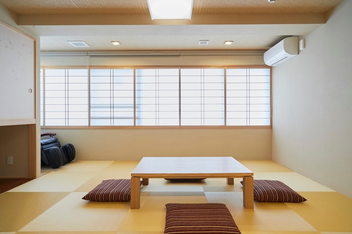 90sqm. Tatami, traditional Japanese style room gallery image 4