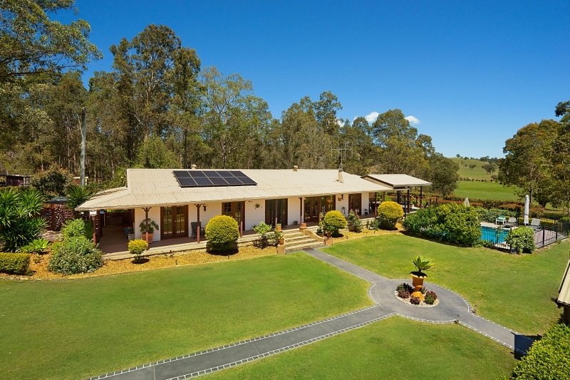 Firefly – Full Resort – House, Cottage and Grounds gallery image 3