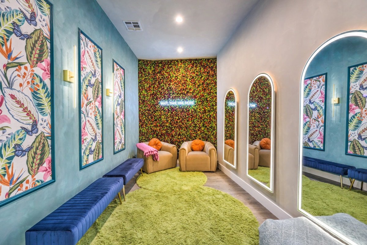 CIELO – Modern Vegas Pool Oasis, Spa, Pickleball gallery image 5