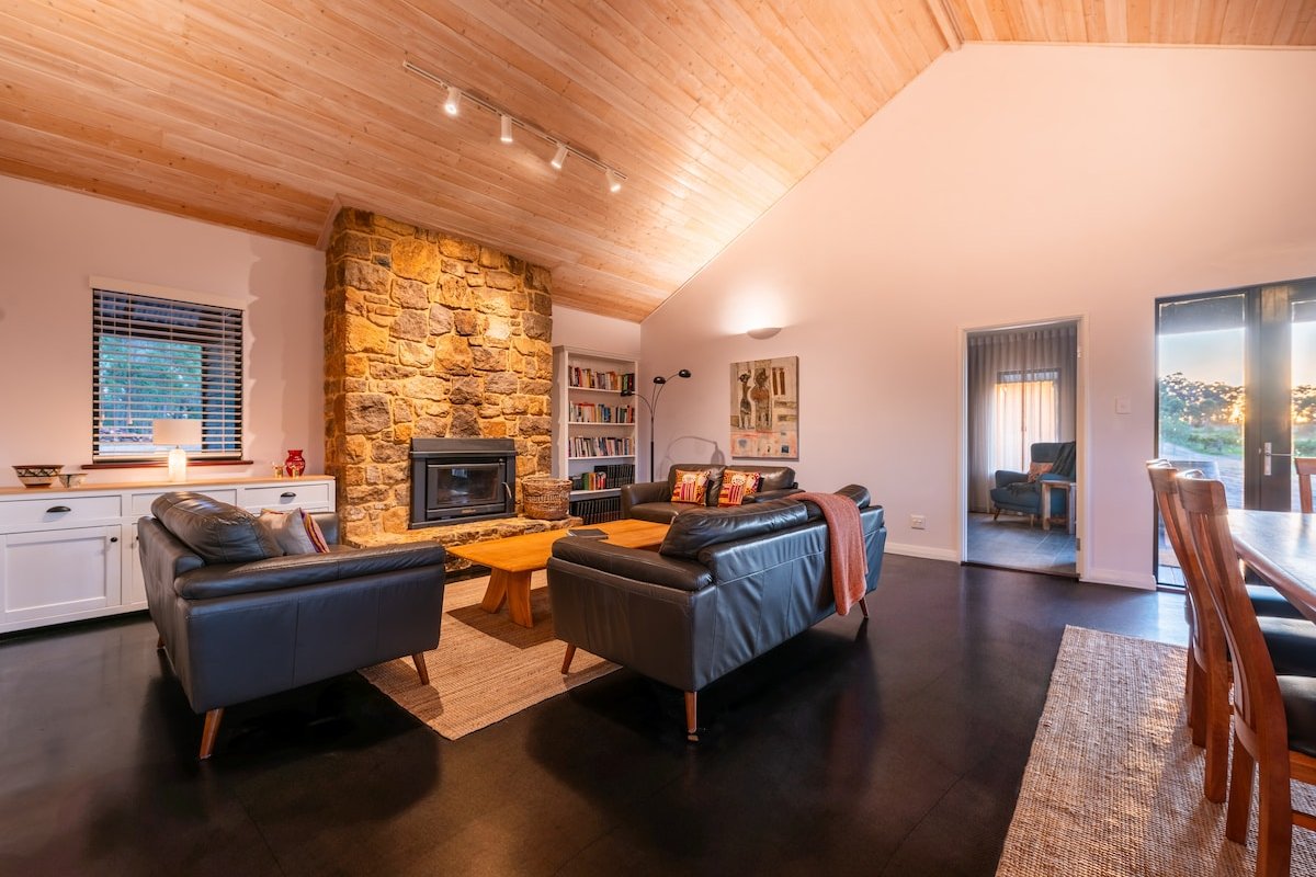 Valley Cottage 2BR, Treeton Winery, Margaret River gallery image 3