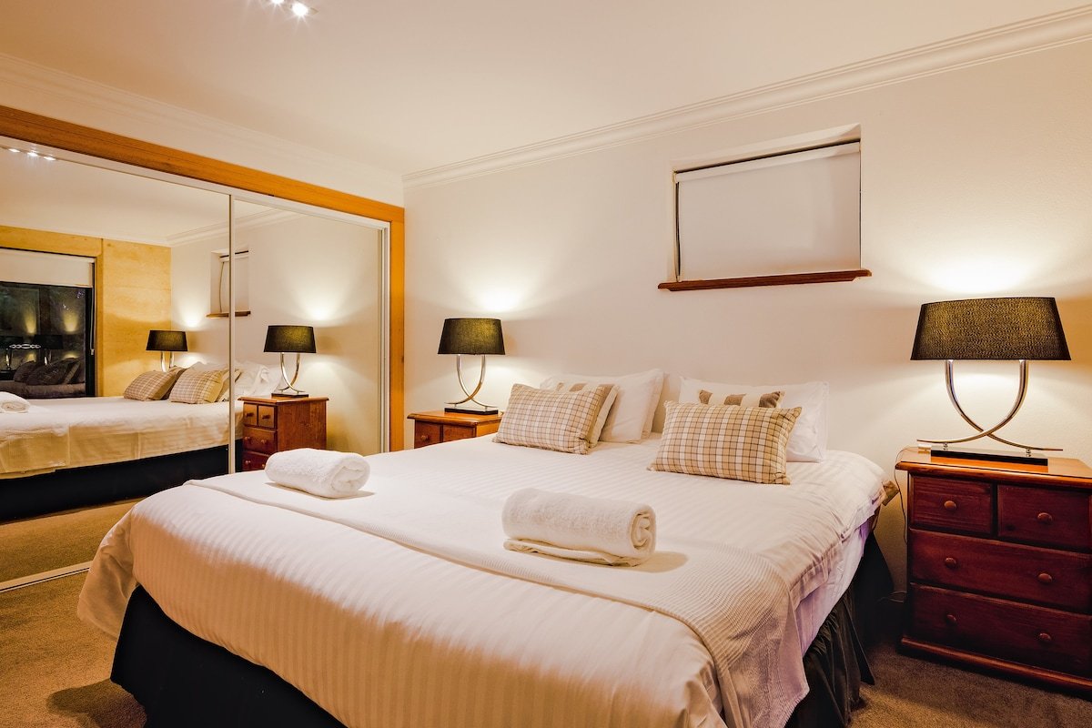 Dolphin House: Family-Friendly • Ocean Views • BBQ gallery image 5