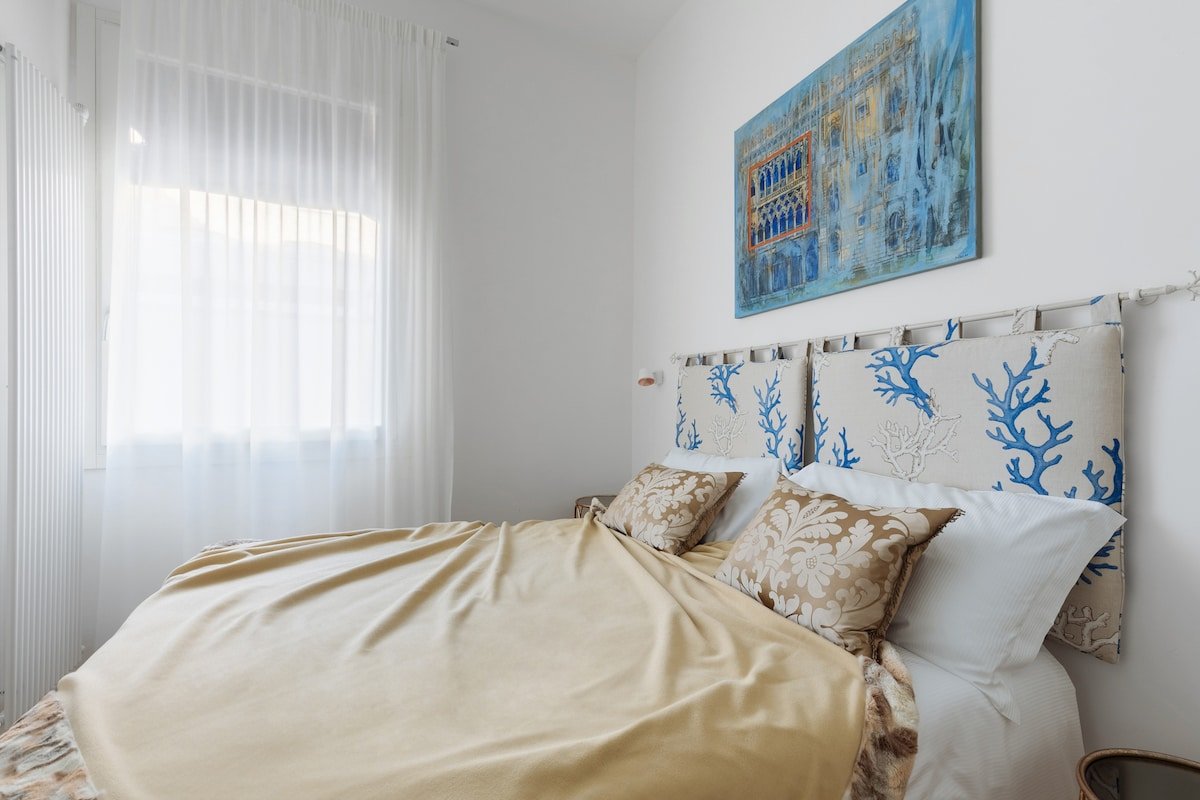 Le Porte, Luxury and bright with private terrace gallery image 3