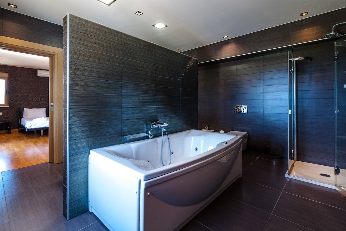 Heated Pool * Jacuzzi * 850mt to Beach & Tavernas gallery image 5