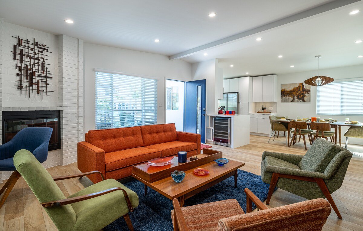 Renovated Mid Century Modern Design Beach Retreat gallery image 4