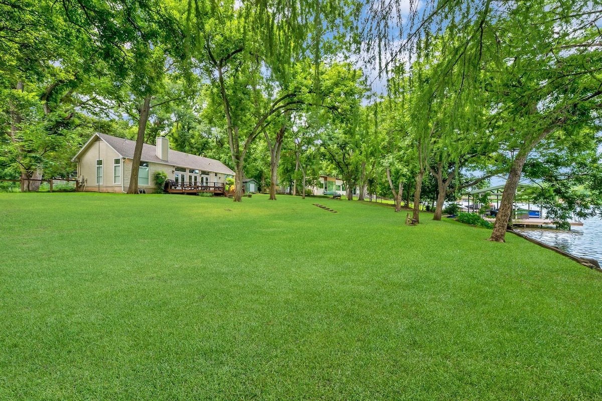 Amazing Lakefront Home with Huge Yard & Dock gallery image 4