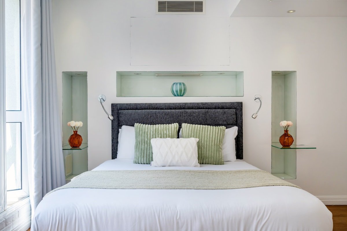 Chic & Luxurious Covent Garden Penthouse gallery image 2