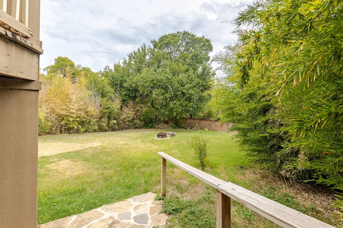 5 star location w/hot tub shuffleboard & PacMania! gallery image 5