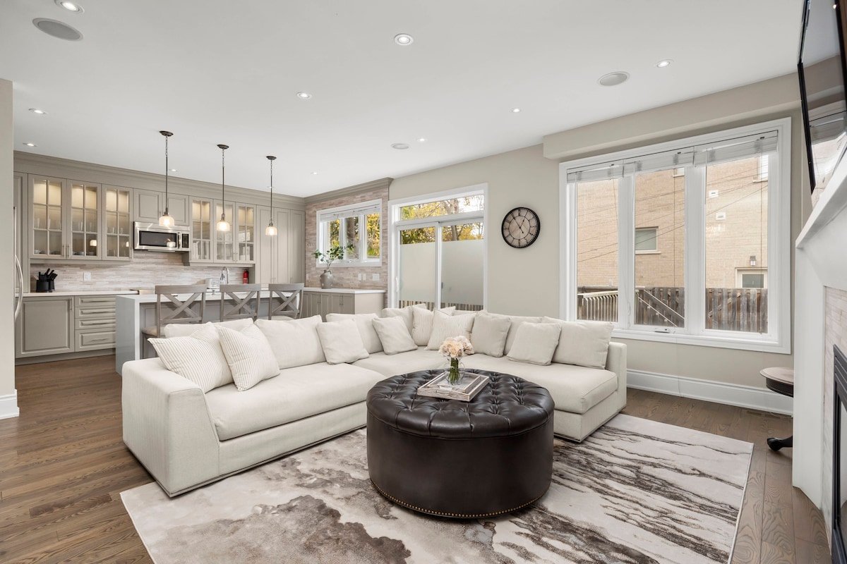 30% OFF ~ 15 mins to Downtown | Games | Parking gallery image 3