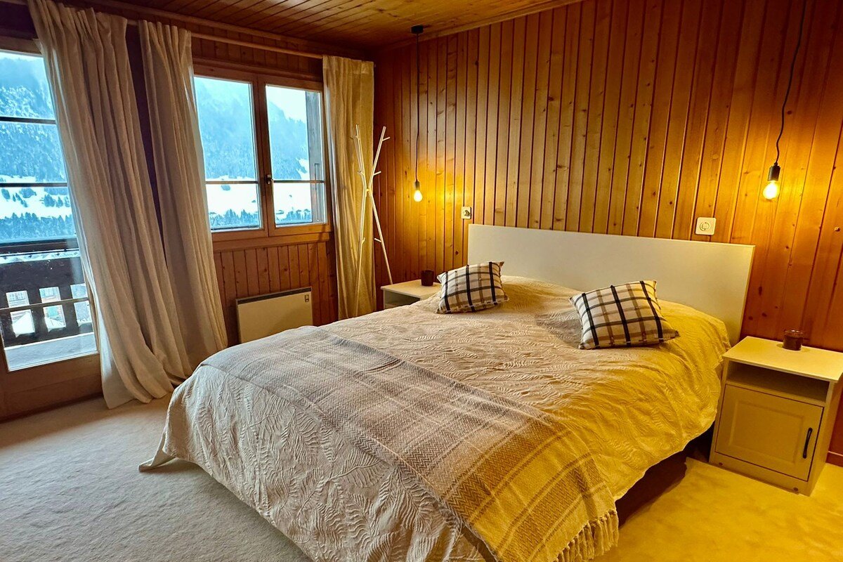 Chalet Bliss with Spectacular Views gallery image 5