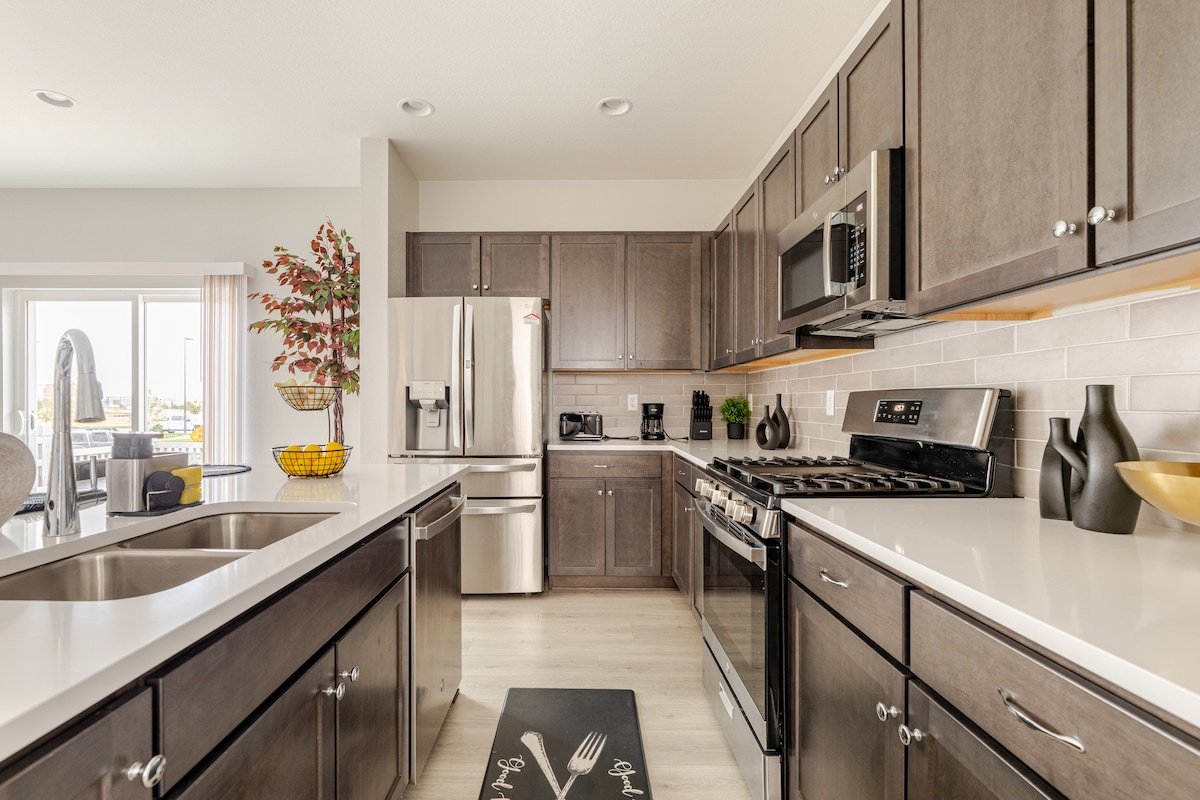 Luxury Retreat Near Gaylord and Denver Airport! gallery image 4