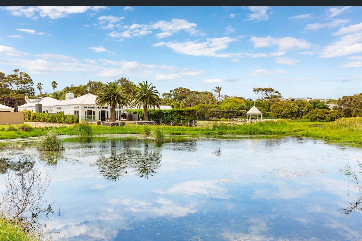 Luxurious Portsea Lakehouse gallery image 3