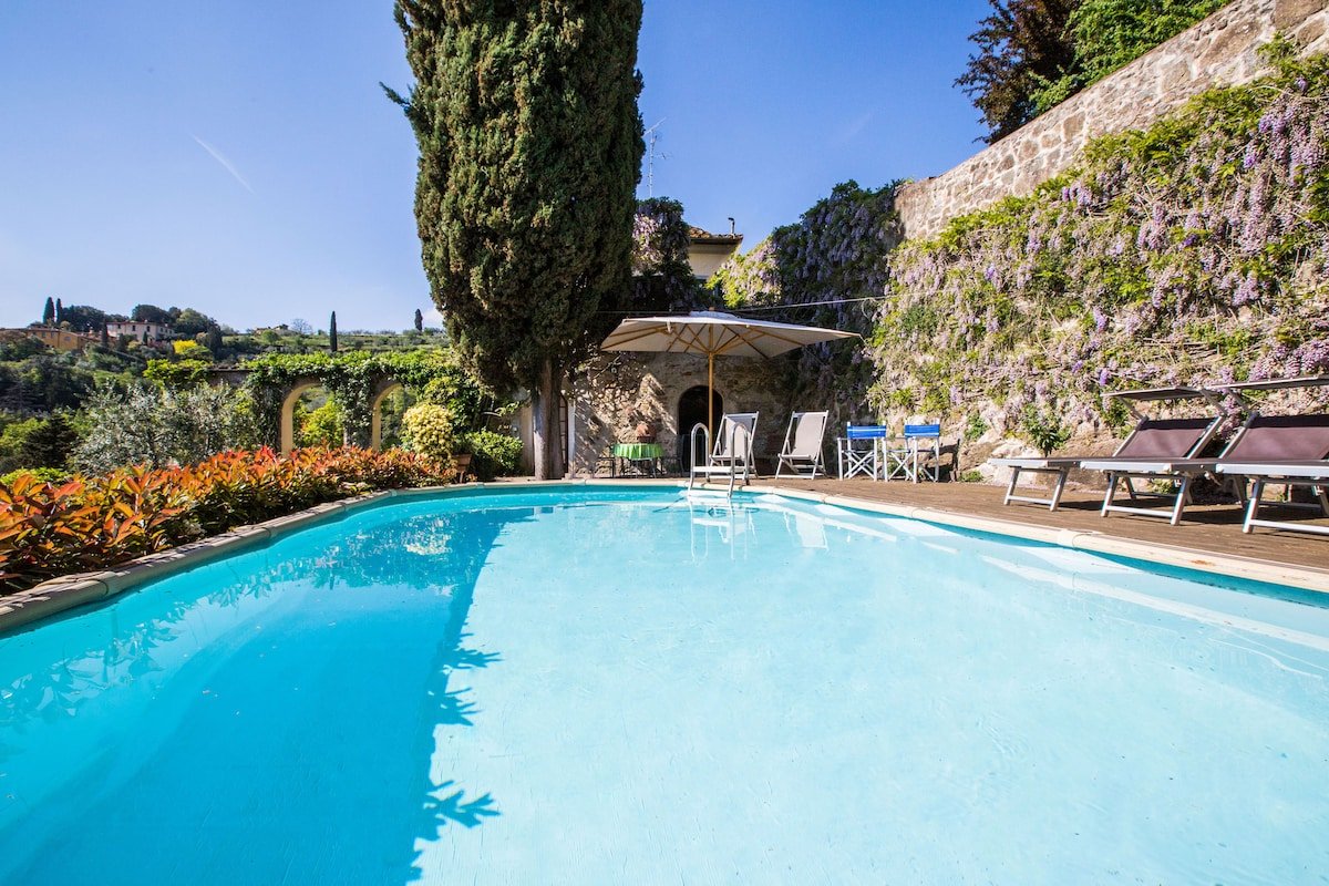 Villa with great view over Florence, pool, Wi-Fi gallery image 2